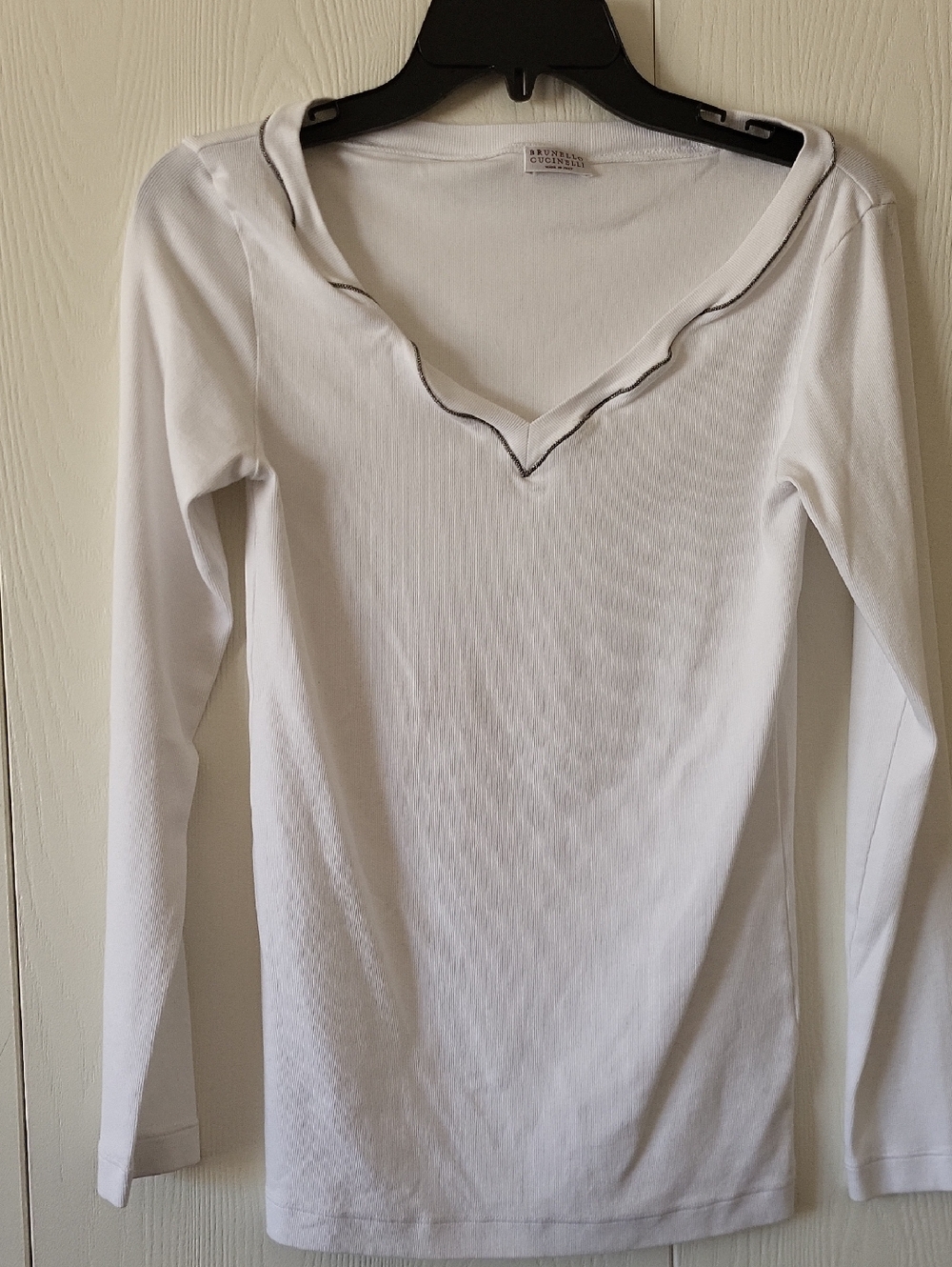 Brunello Cucinelli White Long-Sleeve V-Neck Top with Contrast Trim